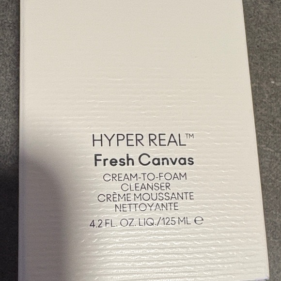 MAC Hyper Real Fresh Canvas Cream-To-Foam Cleanser 4.2 fl oz - Picture 2 of 4